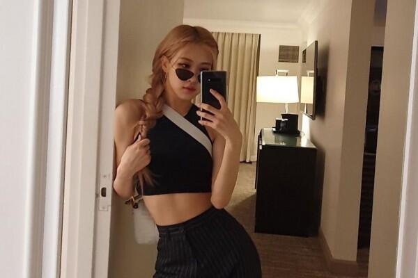 10 OOTD Hangout Kece ala Rose BLACKPINK, Simple & Mudah Ditiru!