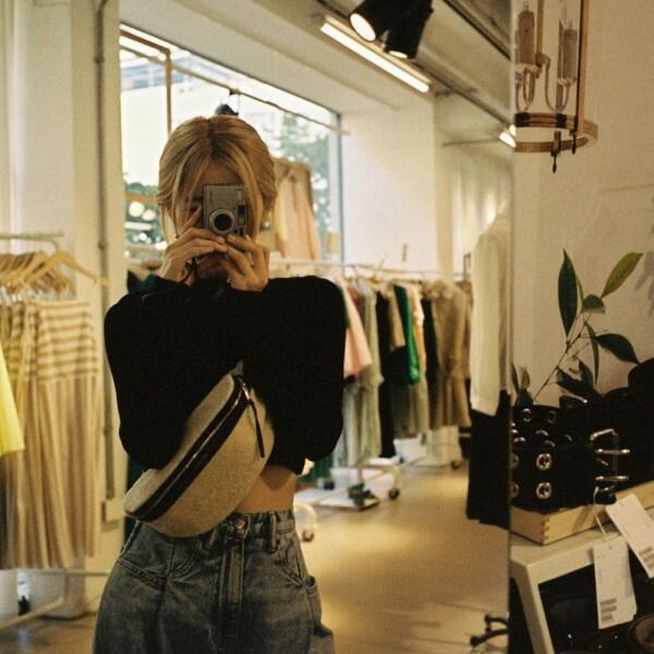 10 OOTD Hangout Kece ala Rose BLACKPINK, Simple & Mudah Ditiru!