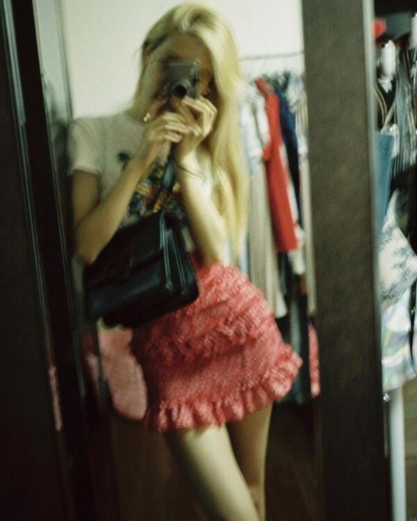 10 OOTD Hangout Kece ala Rose BLACKPINK, Simple & Mudah Ditiru!