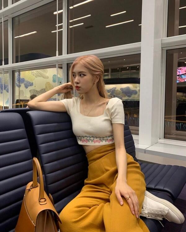 10 OOTD Hangout Kece ala Rose BLACKPINK, Simple & Mudah Ditiru!