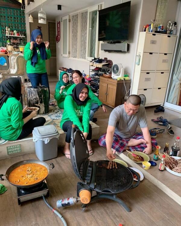 Menikah Sejak 2017, Ini 10 Momen Kebersamaan Rieta Amilia dan Suami