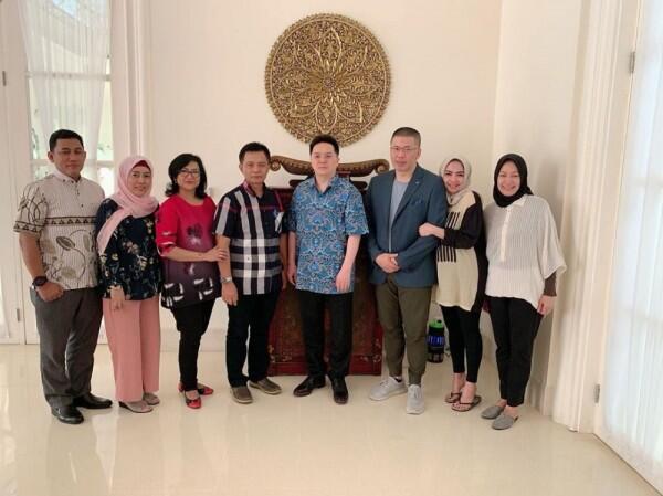 Menikah Sejak 2017, Ini 10 Momen Kebersamaan Rieta Amilia dan Suami
