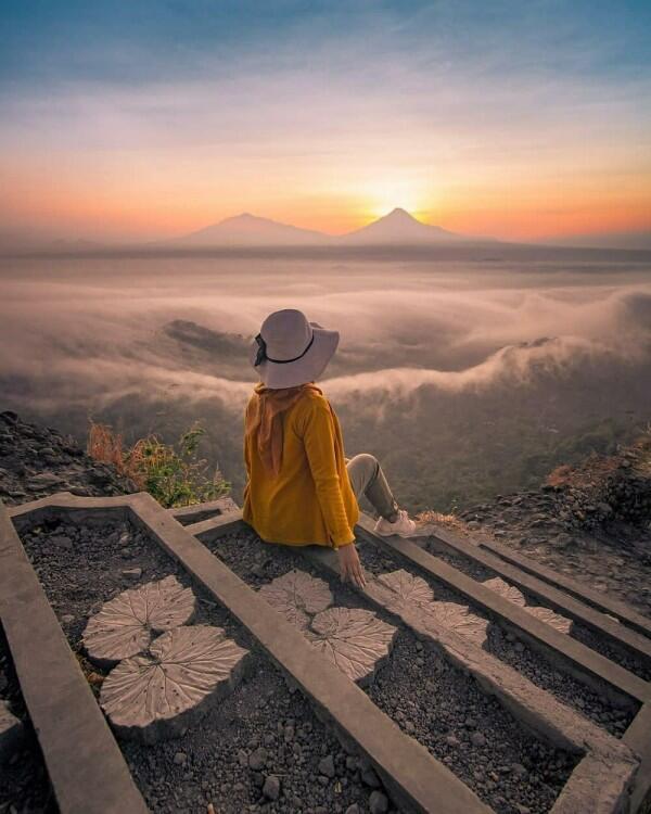10 Destinasi Wisata Negeri di Atas Awan di Indonesia, Keren Banget