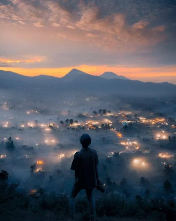 10 Destinasi Wisata Negeri di Atas Awan di Indonesia, Keren Banget