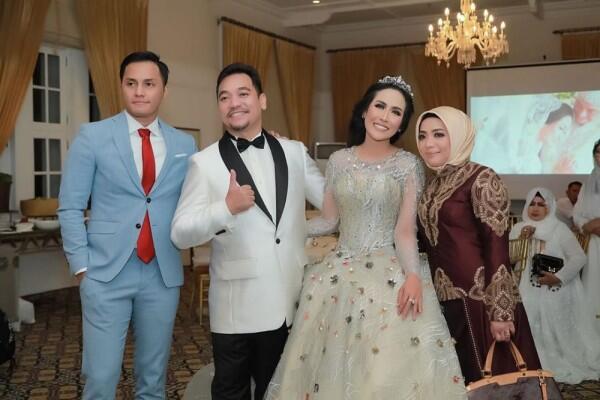 Dihadiri Banyak Artis, 10 Potret Meriah Resepsi Pernikahan Ratu Meta