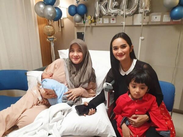 10 Potret Kehamilan Kedua Faby Marcelia, Si Cucu di Dunia Terbalik