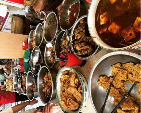 5 Kedai Nasi Jamblang Paling Diburu di Cirebon, Harus Siap Antre