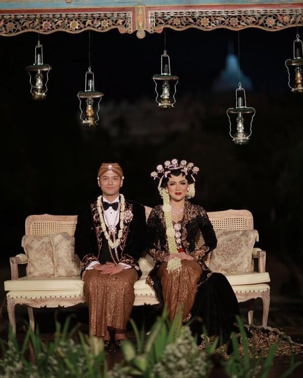 10 Pernikahan Artis Ini Menunjukkan Budaya Indonesia yang Sarat Makna