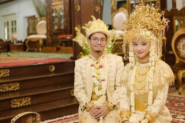 10 Pernikahan Artis Ini Menunjukkan Budaya Indonesia yang Sarat Makna