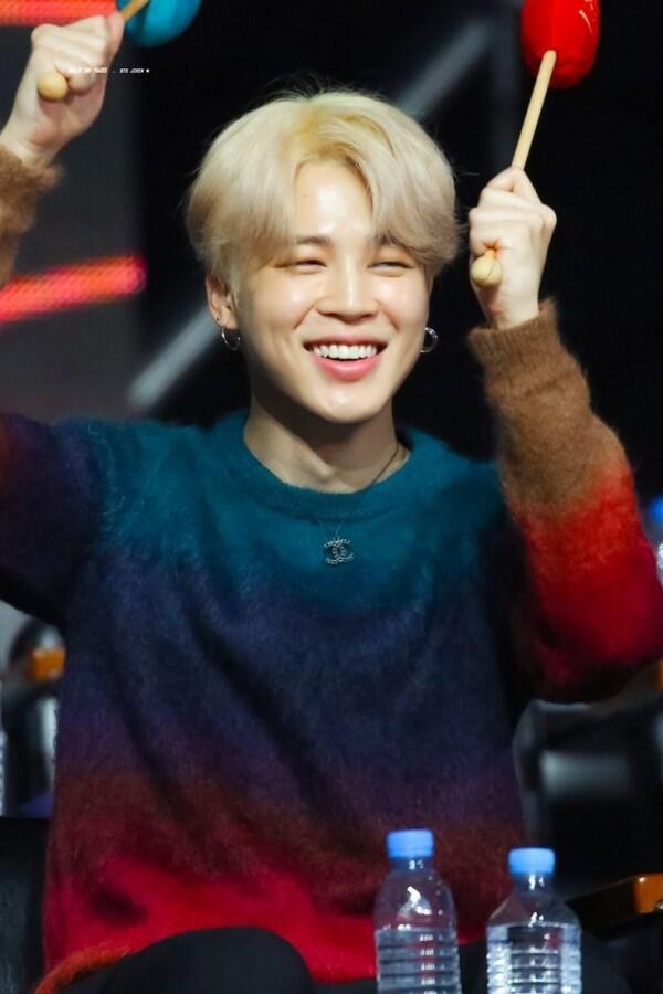 Bikin Jatuh Hati, Ini 10 Potret Senyum Jimin BTS yang Memesona