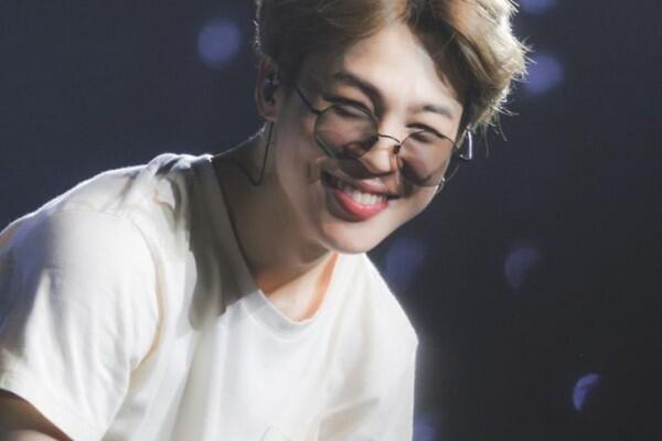 Bikin Jatuh Hati, Ini 10 Potret Senyum Jimin BTS yang Memesona