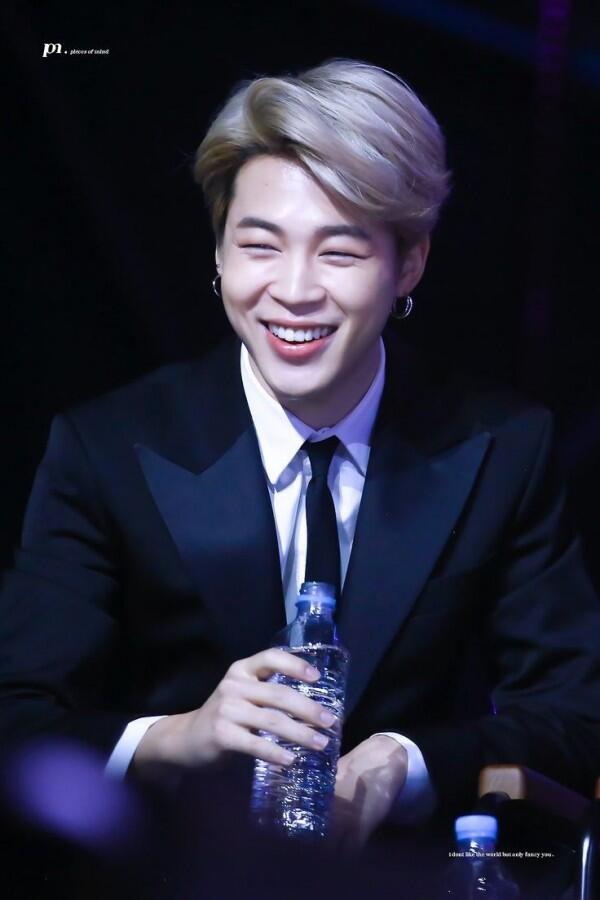 Bikin Jatuh Hati, Ini 10 Potret Senyum Jimin BTS yang Memesona