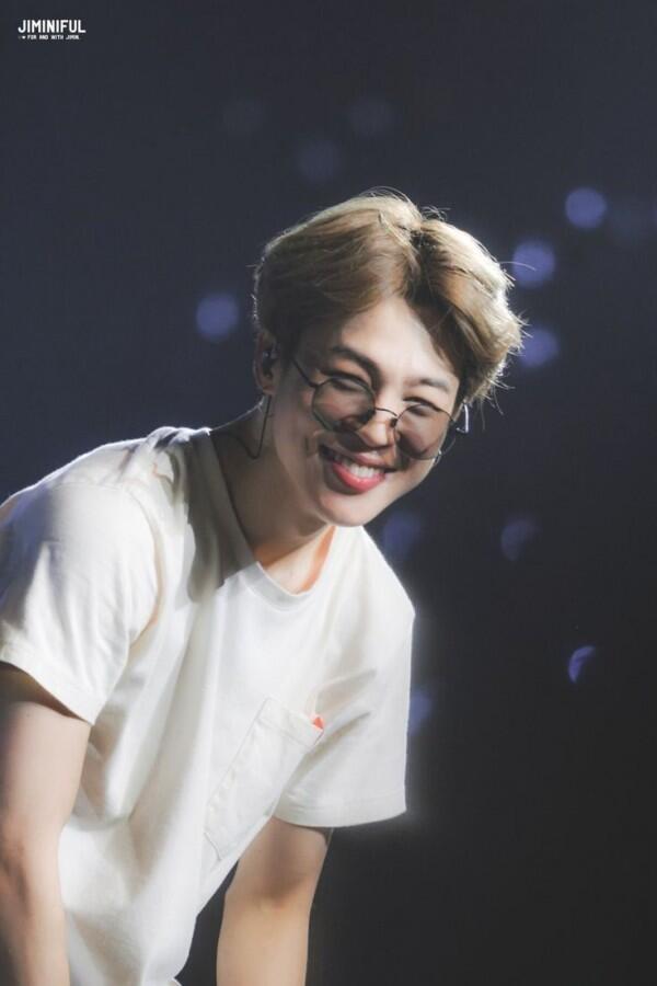 Bikin Jatuh Hati, Ini 10 Potret Senyum Jimin BTS yang Memesona