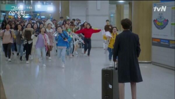 5 Sisi Lain Fangirling di KDrama Her Private Life, Kamu Begini Gak?