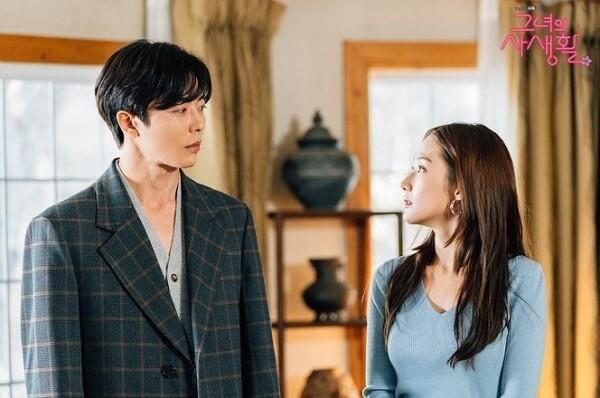5 Sisi Lain Fangirling di KDrama Her Private Life, Kamu Begini Gak?