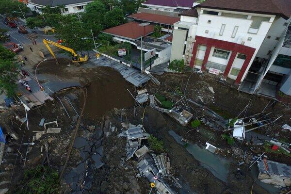 Polda Jatim Kesulitan Panggil Tersangka Jalan Gubeng Amblas