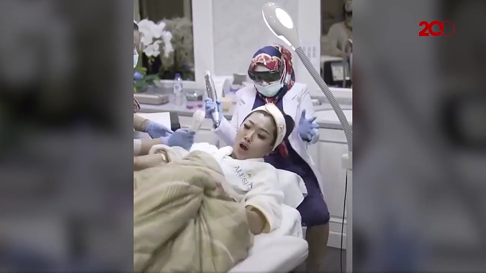 Viral Video Lucu Bunyi 'Pletak Pletok' Saat Perawatan Wajah, Dokter dan Pasien Ngakak