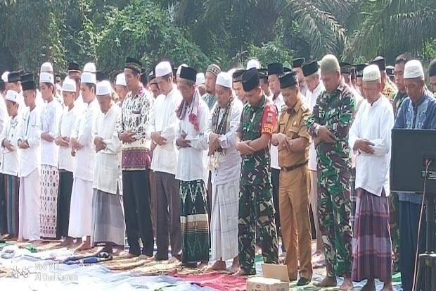Kemarau, TNI dan Warga Muarojambi Gelar Salat Istisqa