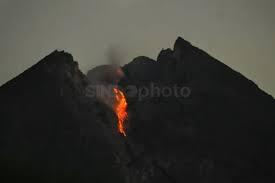 7 Kali Muntahkan Lava Pijar, Gunung Merapi Masih Berstatus Waspada