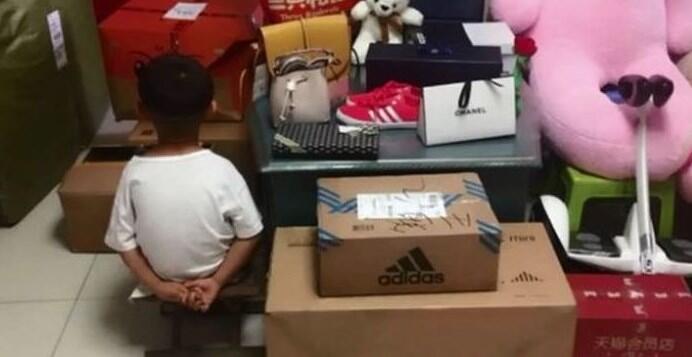 Duh! Keasyikan Belanja Online, Bocah Pakai Uang Ayahnya Sampai Rp 141 Juta