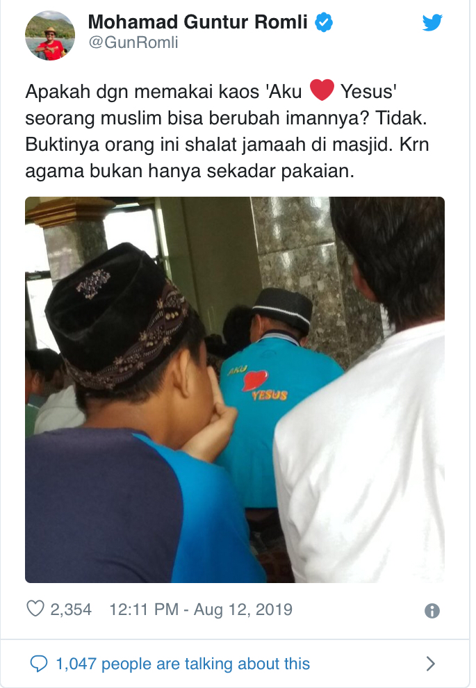 Foto Pria dengan Kaus Aku Cinta Yesus Itu jadi Viral