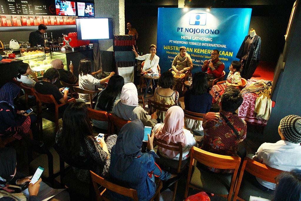 Mencintai Wastra Nusantara, Menjaga Ingatan Tentang Peradaban