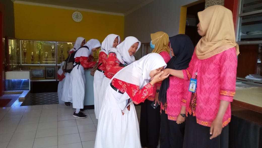 Kunci Pendidikan Anak Indonesia Itu Adalah Moral & Akhlak, Titik!