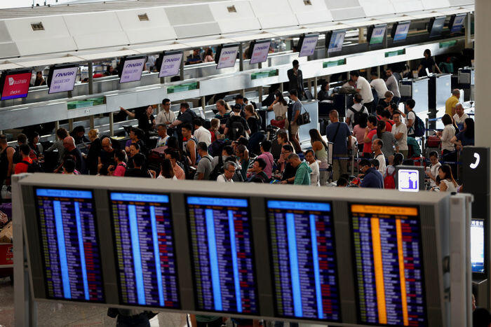 Bandara Hong Kong kembali beroperasi