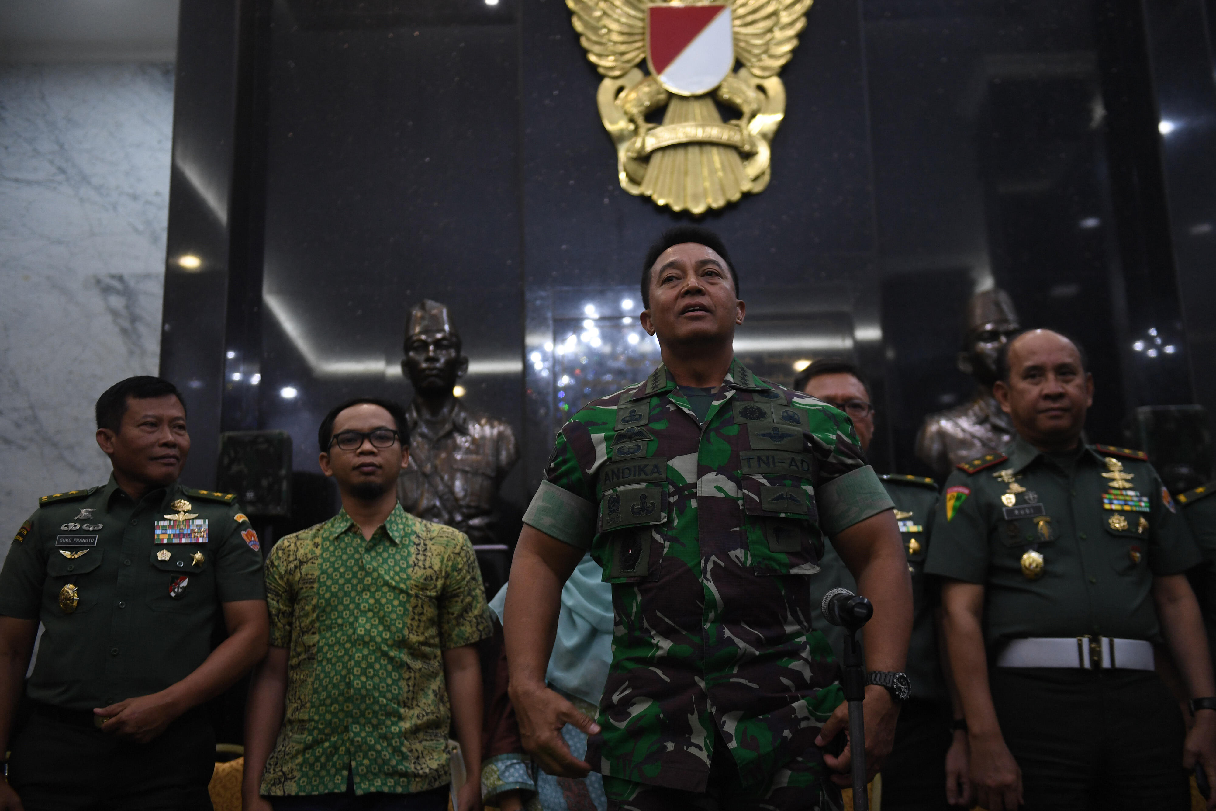 TNI AD Pertahankan Taruna Akmil Enzo Allie