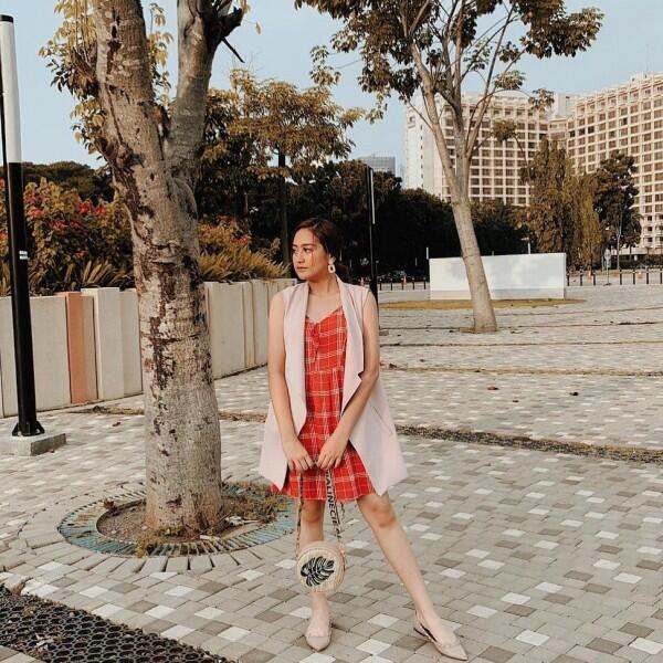 Buat Kamu yang Suka Hangout, Ini 9 Inspirasi OOTD Kece ala Salshabilla