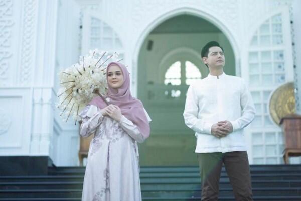 Bernuansa Islami, 10 Prewed Cut Meyriska-Roger di Masjid Ramlie Musofa