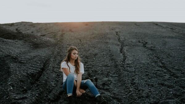 5 Tips Bertahan dari Patah Hati Saat Kamu Masih Mencintainya