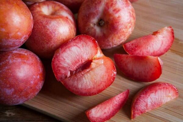 10 Buah Ini Punya Bentuk yang Unik dan Gak Wajar, Agak Gak Masuk Akal