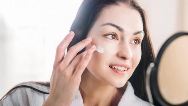Ingat 5 Tips Penting Ini Sebelum Menutupi Jerawat dengan Makeup