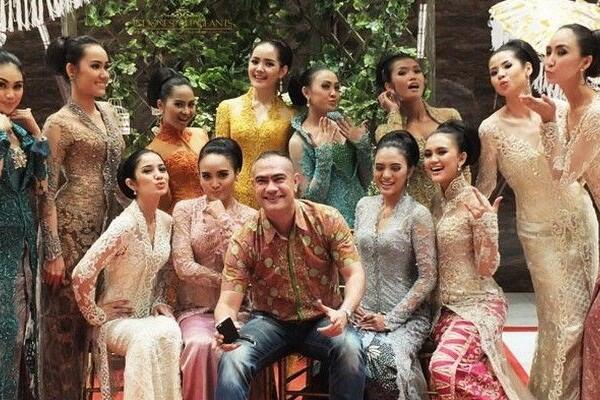 Inspirasi Desainer Kebaya Kondang yang Sering Jadi Langganan Artis