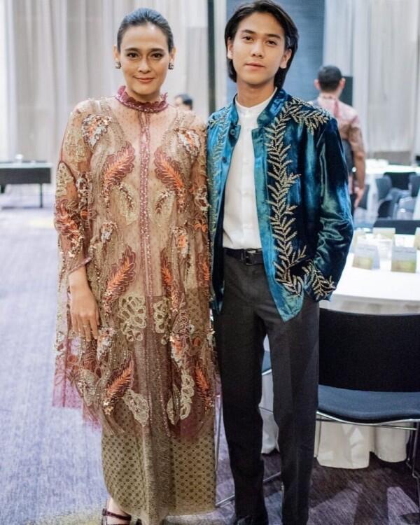 Inspirasi Desainer Kebaya Kondang yang Sering Jadi Langganan Artis