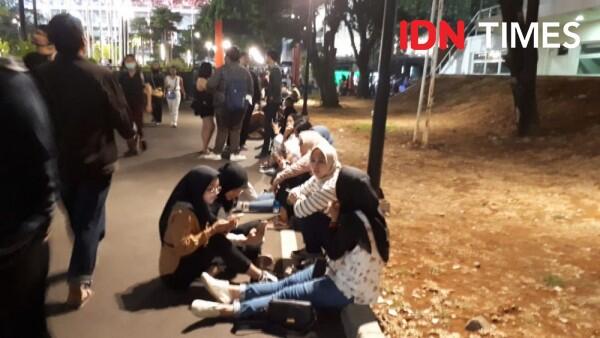 5 Bentuk Kekecewaan Fans Saat Konser LANY di Hari Pertama Batal