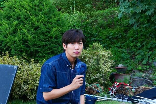 10 Potret Lee Sang Yeob, Guru Tampan di Love Affairs in The Afternoon