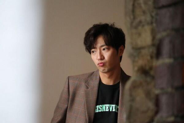 10 Potret Lee Sang Yeob, Guru Tampan di Love Affairs in The Afternoon