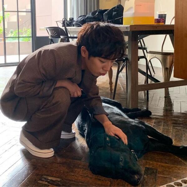 10 Potret Lee Sang Yeob, Guru Tampan di Love Affairs in The Afternoon
