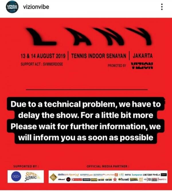 10 Potret Penonton Ricuh Akibat Konser LANY Hari Pertama Batal