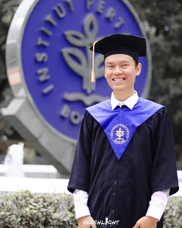 8 Toga Wisuda Terkece dari Kampus di Indonesia, Ada USU Hingga UII