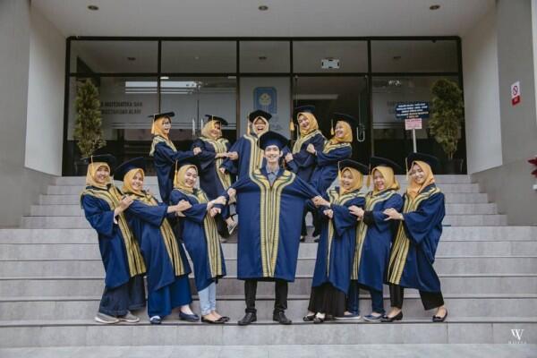 8 Toga Wisuda Terkece dari Kampus di Indonesia, Ada USU Hingga UII