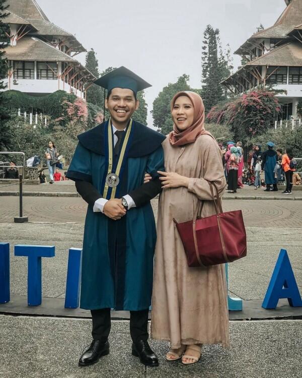 8 Toga Wisuda Terkece dari Kampus di Indonesia, Ada USU Hingga UII