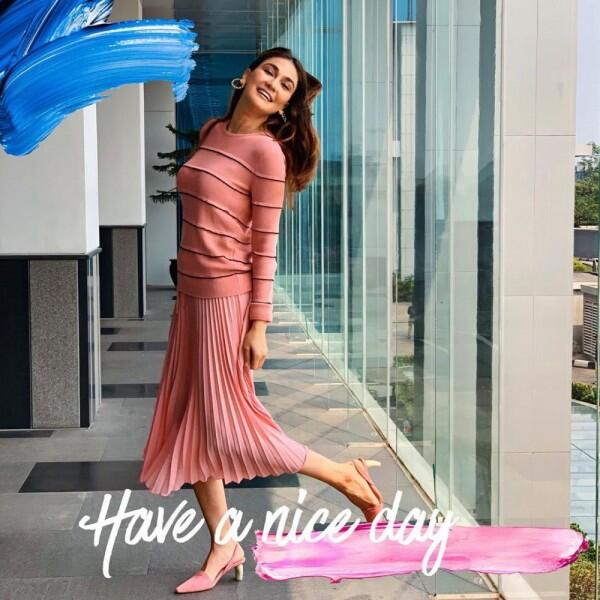 9 Inspirasi Street Style Luna Maya, Cocok untuk Cewek Bertubuh Jenjang