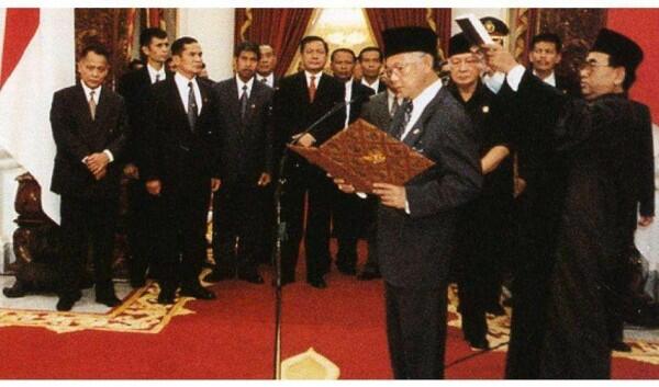 7 Peristiwa dalam Perkembangan Politik-Ekonomi Indonesia