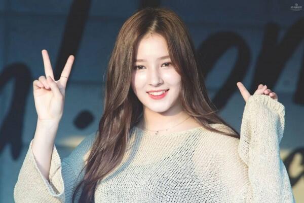 Maknae Blasteran yang Manisnya Kebangetan, Ini 9 Fakta Nancy Momoland