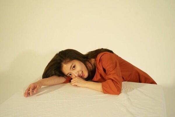 OOTD Simple Lee Se Young, Aktris Doctor John yang Bisa Dipakai Harian