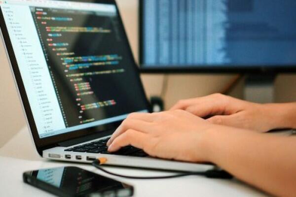 10 Laptop Terbaik untuk Kamu yang Berprofesi Programmer & Developer