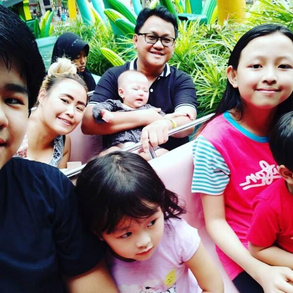Jarang Diekspos! 10 Momen Bahagia Pinkan Mambo dan Suami Tersayang